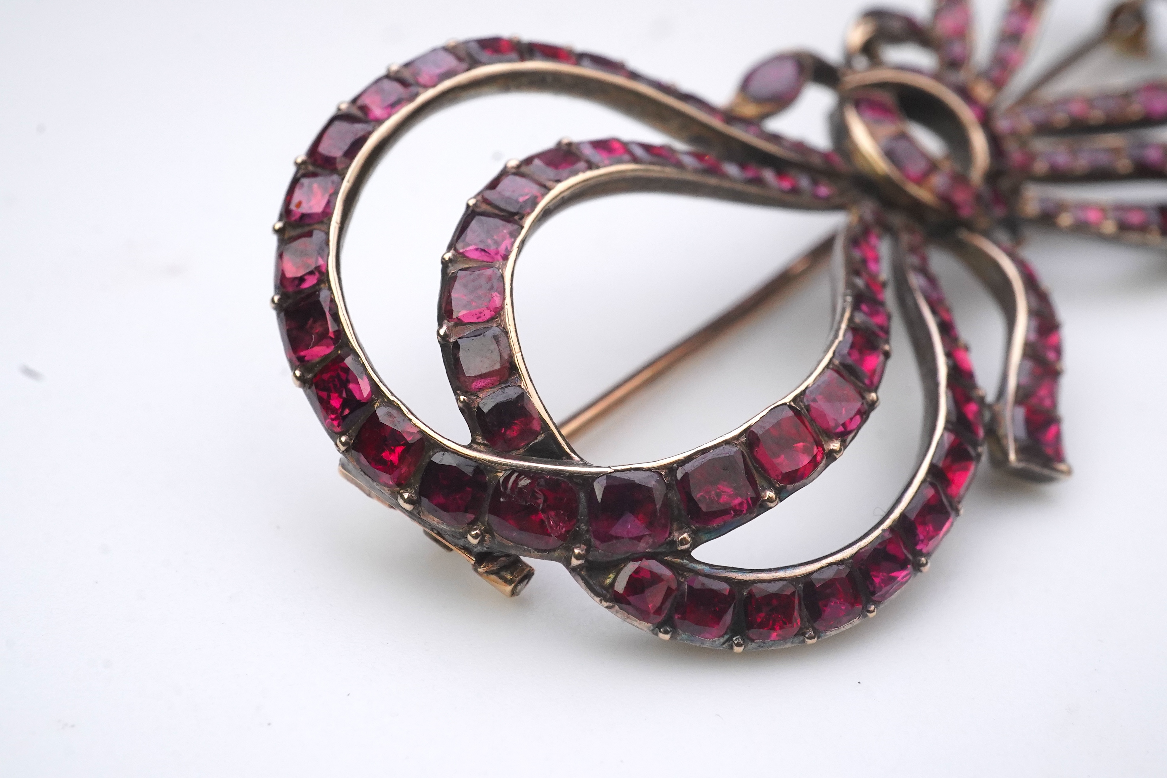 A garnet brooch, late 18th/early 19th century